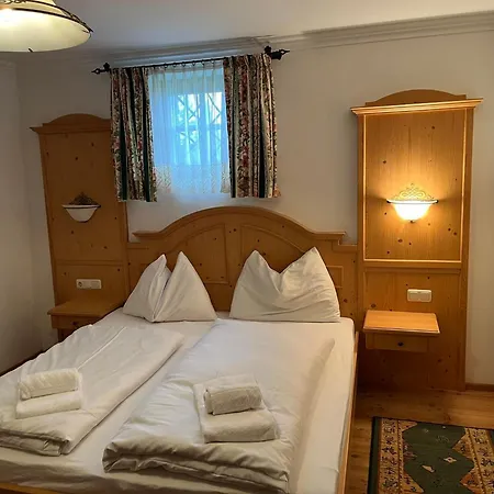 Haus Jaegersruh Bed & Breakfast *
